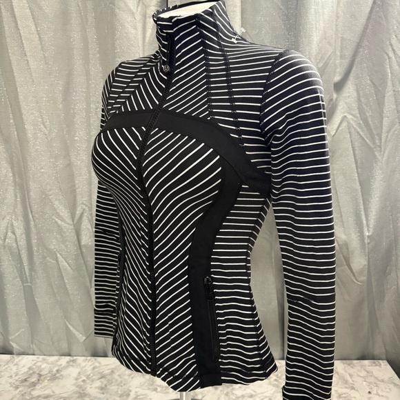 Lululemon Black and White parallel Define Jacket - Picture 3 of 15